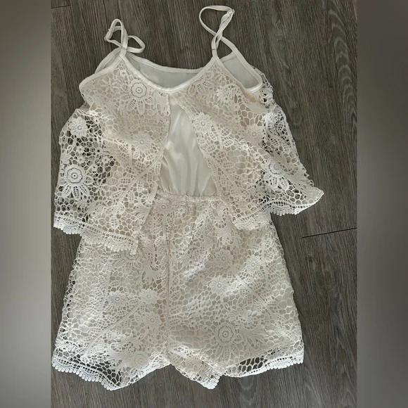 Cream boho eyelet lace overlay Romper size small - Picture 2 of 11